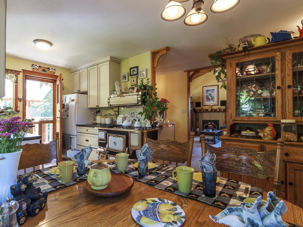 Golden Dreams B&B Whistler Eksteriør billede